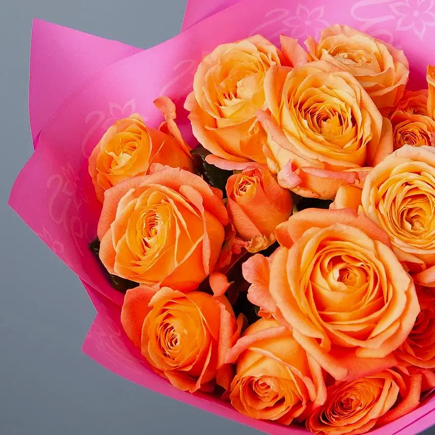 монобукет 5 кустовых роз "apricot lace"  в упаковке 